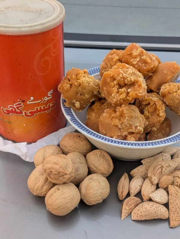 Pure Desi Ghee Jaggery (Gur) Nuts Mix – Almonds & Walnuts | دیسی گھی کا خالص گڑ نٹس مکس - Image 2