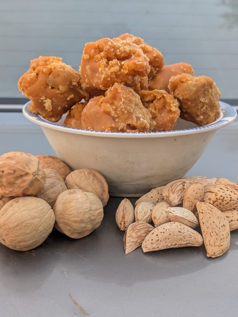 Pure Desi Ghee Jaggery (Gur) Nuts Mix – Almonds & Walnuts | دیسی گھی کا خالص گڑ نٹس مکس - Image 3